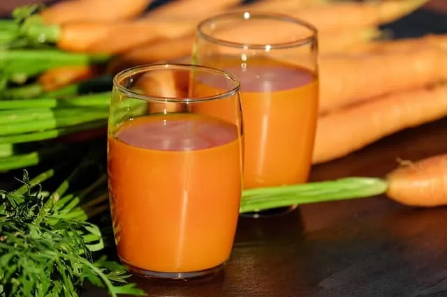 There are many health benefits to drinking carrot juice